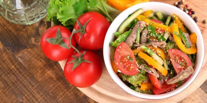 Salada com carne e legumes