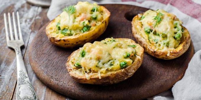 Batatas com queijo e atum no microondas