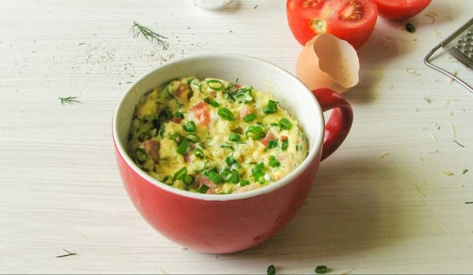 Omelete em uma caneca no microondas