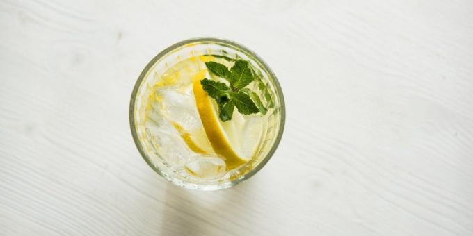 cocktails não alcoólicos: Shpritser de suco de uva e refrigerante