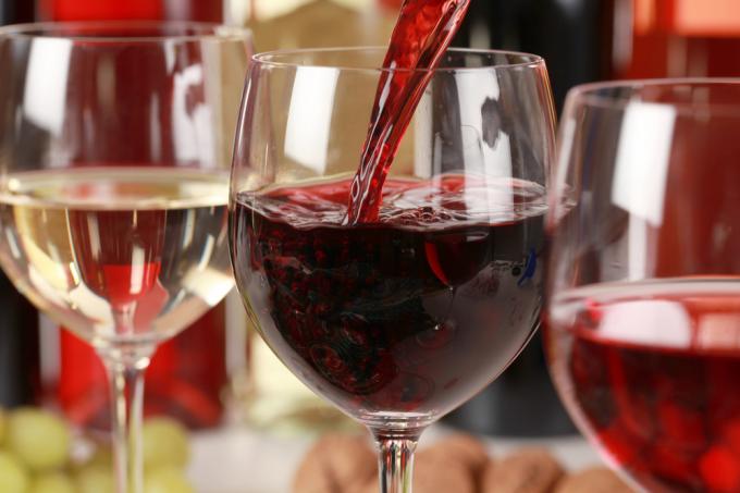 Quanto você pode beber sem danos à saúde: tolerado dose de álcool