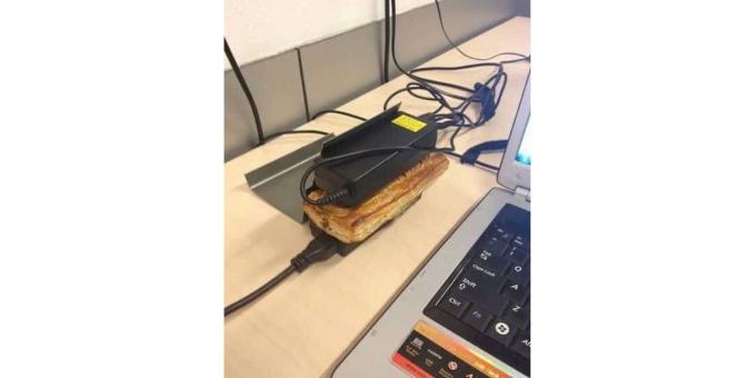 pirataria vida engraçado: o aquecimento de um sanduíche