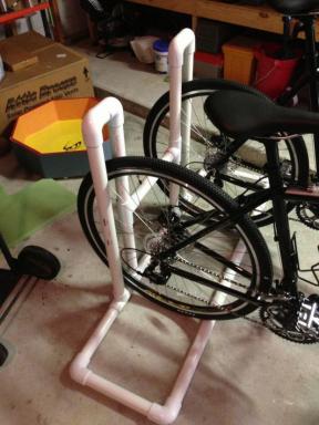 Onde e como armazenar uma bicicleta: 5 Easy DIY-solutions