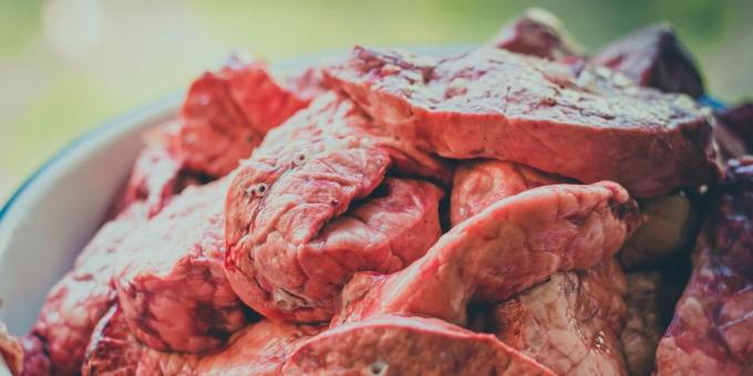 Como e quanto cozinhar o pulmão de porco: pedaços de pulmão de porco resfriado