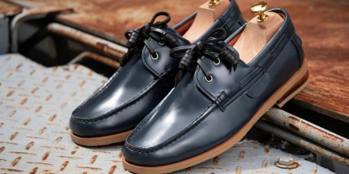 Como cuidar de sapatos de couro: se seus sapatos ou botas ficarem molhados, seque-os imediatamente