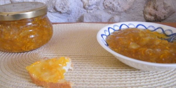 Jam de abobrinha com maçãs e uvas passas