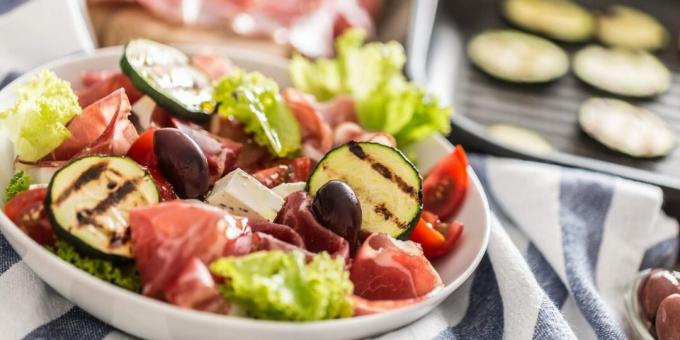 Salada com abobrinha e presunto