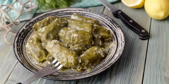 Dolma grego com molho de limão