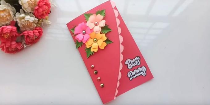 Como fazer um cartão com flores de aniversário com as mãos