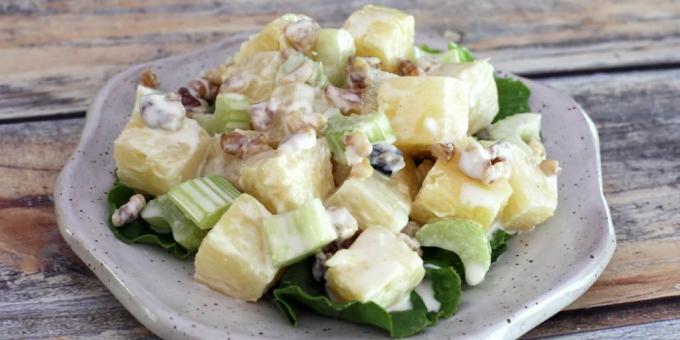 Salada com aipo, abacaxi e nozes