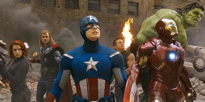 Após os cinco primeiros filmes todos os públicos super-heróis familiares unidos em um crossover grande escala "Os Vingadores"