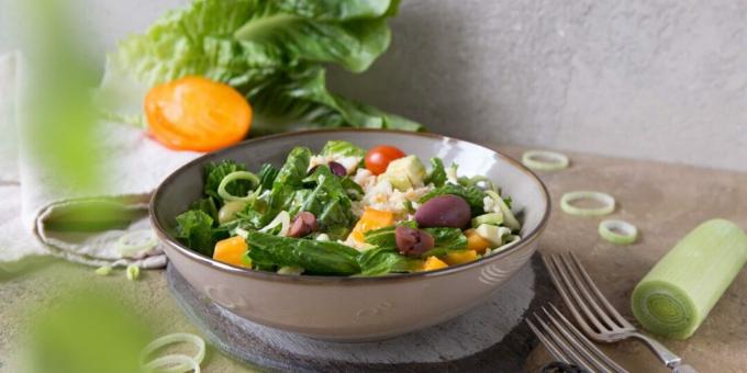 Salada leve com carne de krill e legumes