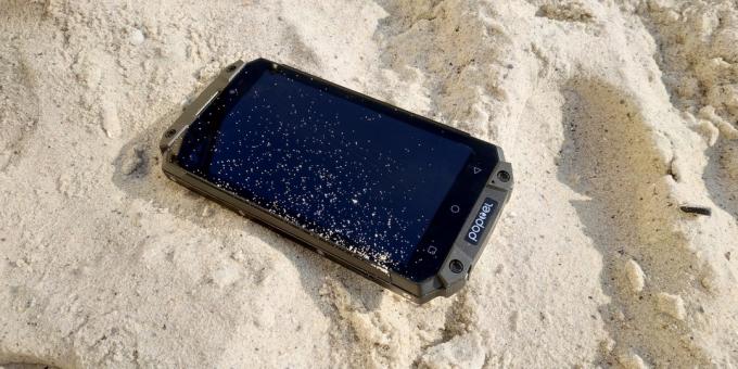 Protegido smartphones Poptel P9000 Max: Na praia