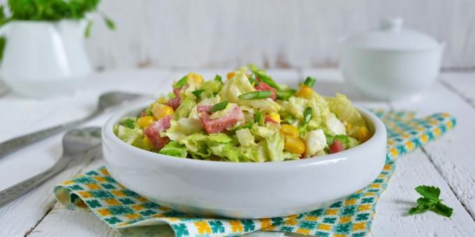 Salada com repolho, presunto e milho