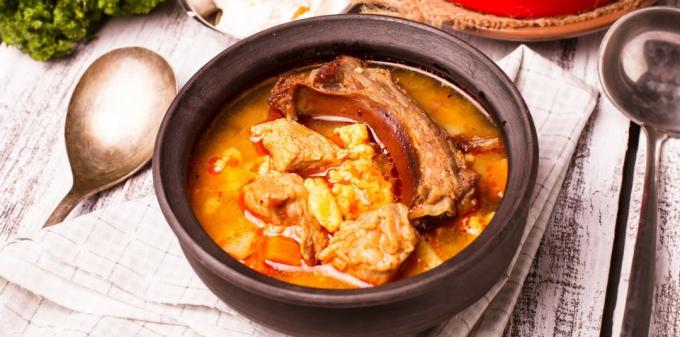 Sopa de ervilha com costelas defumadas