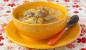 Sopa com almôndegas e macarrão