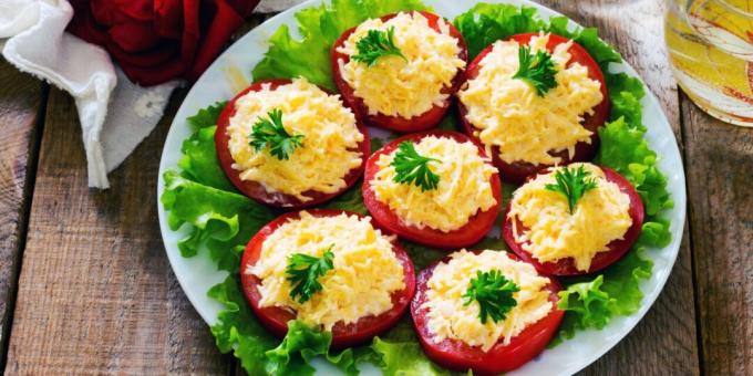 Aperitivo rápido de tomate e queijo