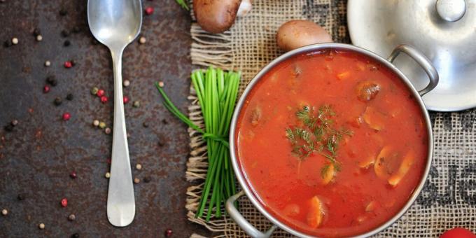 Sopa de tomate com frango, repolho e champignon