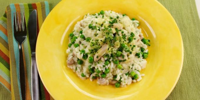 Risoto com frango e ervilhas verdes