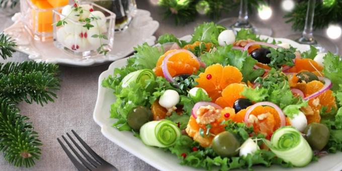 Salada festiva leve com tangerinas, azeitonas e queijo