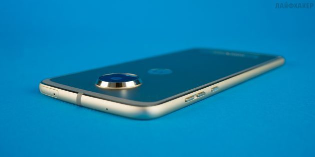 Moto Z2 reprodução: painel traseiro