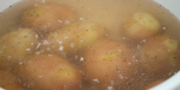 Batatas novas assadas: prepare as batatas