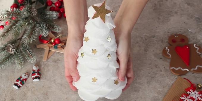 Como fazer uma árvore de Natal com almofadas de algodão