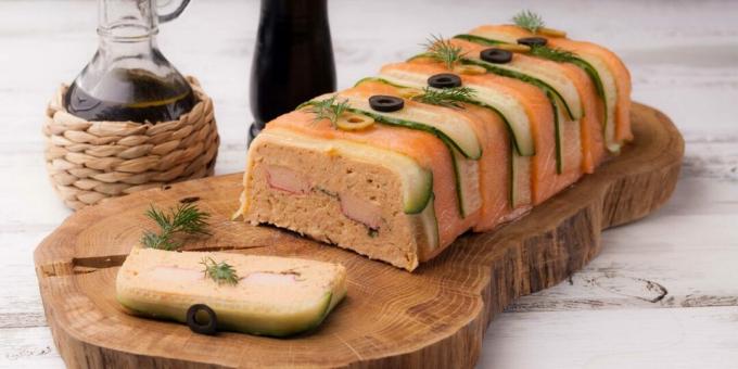 Terrina de peixe vermelho com palitos de caranguejo