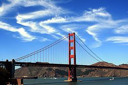 Cirrus Nuvens sobre Golden Gate Bridge