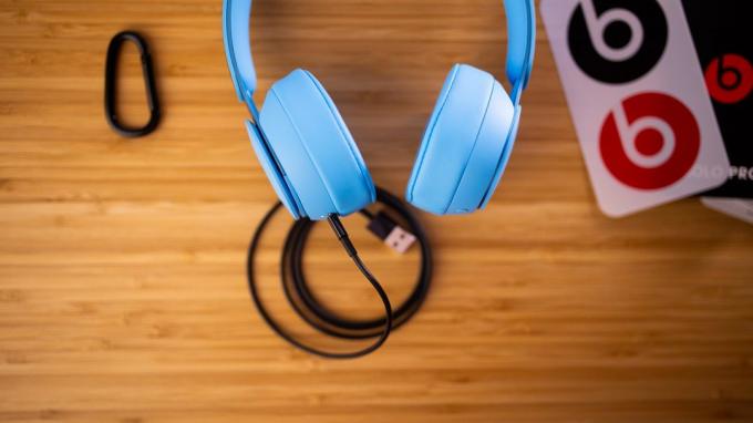Visão geral das batidas novas Solo Pro: como realmente operar os fones de ouvido com cancelamento de ruído ativo e um design legal
