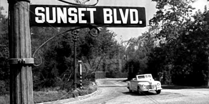 títulos de filmes, mudar o sentido da tradução: Sunset Blvd - «Sunset Boulevard»