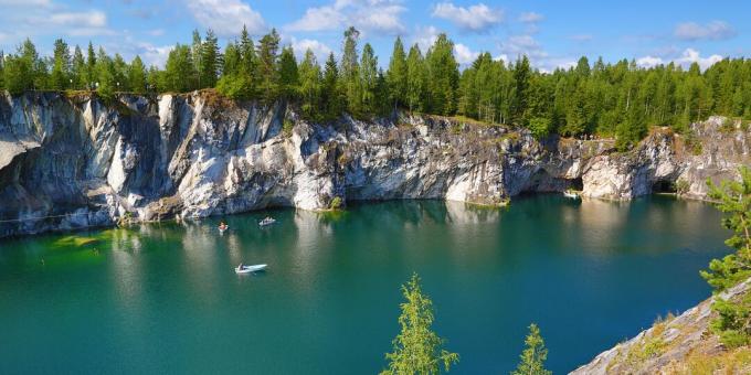 lugares incríveis na Rússia: parque de montanha "Ruskeala", Carélia