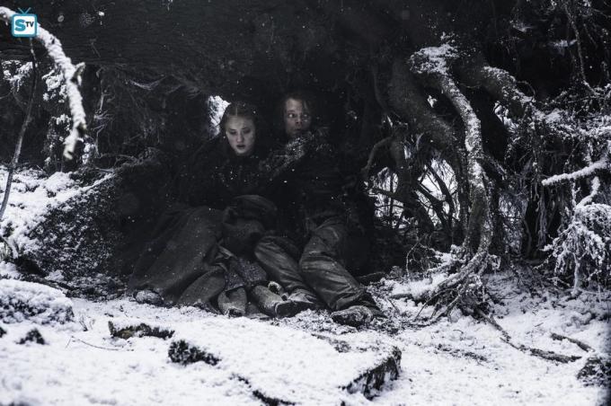Theon e Sansa fuga da perseguição