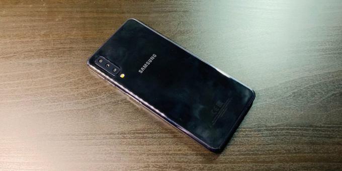 Samsung Galaxy A7: Painel traseiro