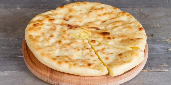 Torta da Ossétia com batatas e queijo
