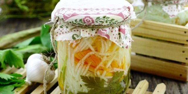 saladas simples no inverno: Salada da couve-rábano