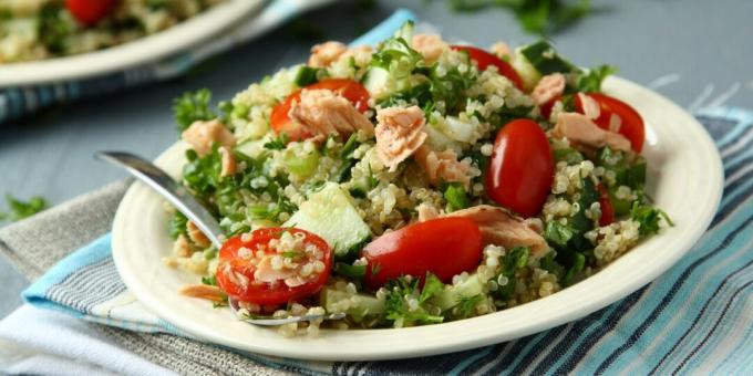 Tabule com quinoa e peixe vermelho