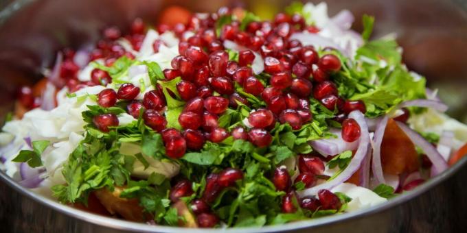 Salada de romã e tomate: uma receita simples