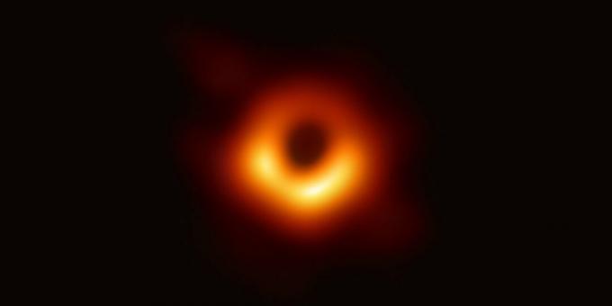 Primeiro instantâneo de um buraco negro