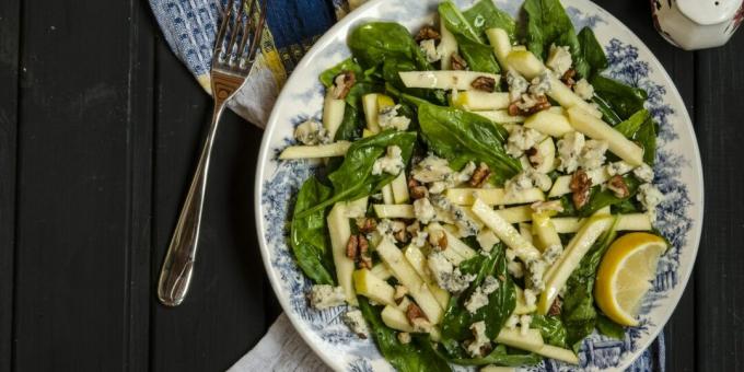 Salada de raiz de aipo com maçãs e nozes