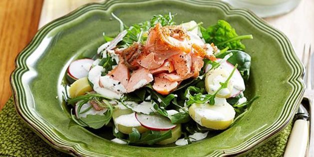Saladas com peixe: salada de batata com truta