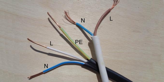 Instalação de tomadas: conectar os fios em estrita conformidade com a marcação