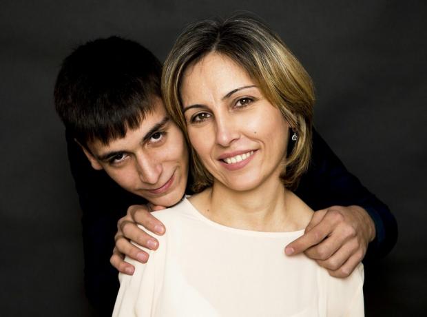 Sakinat Magomedov com seu filho