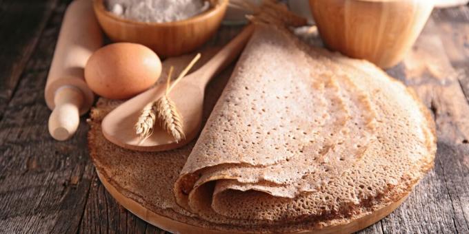 Panquecas de trigo sarraceno e farinha de trigo: uma receita simples