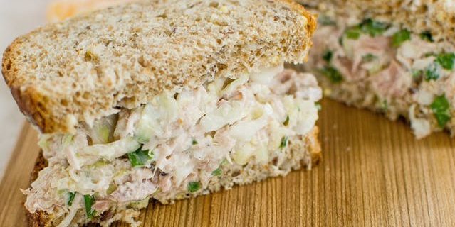Pratos de repolho: sanduíches de repolho e atum