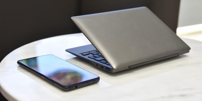 o tamanho do laptop é comparável com mini-iPad