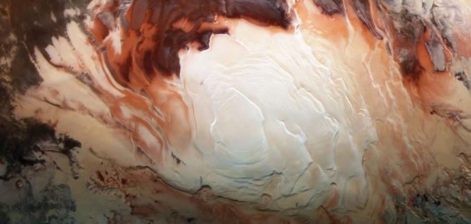 Água em Marte existe no estado líquido e sólido