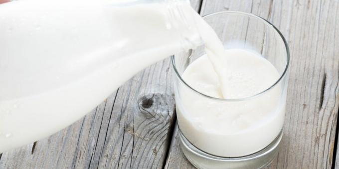 Bebidas saudáveis ​​antes de dormir: leite morno