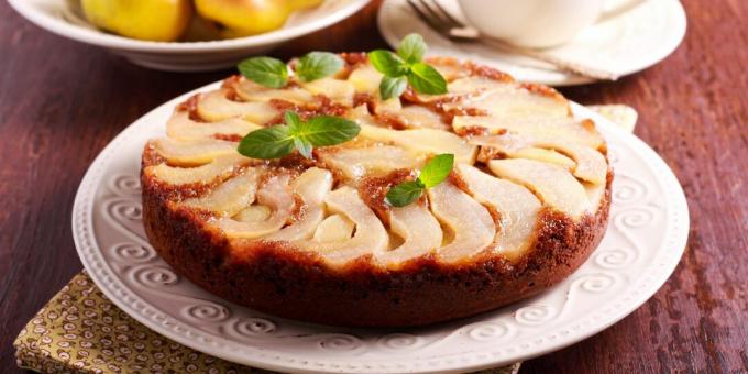 Bolo de especiarias de cabeça para baixo com peras caramelizadas