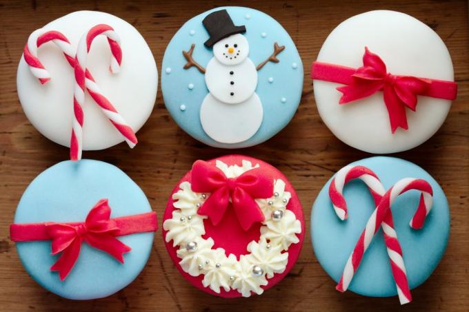 Cupcakes decorados com aroeira 